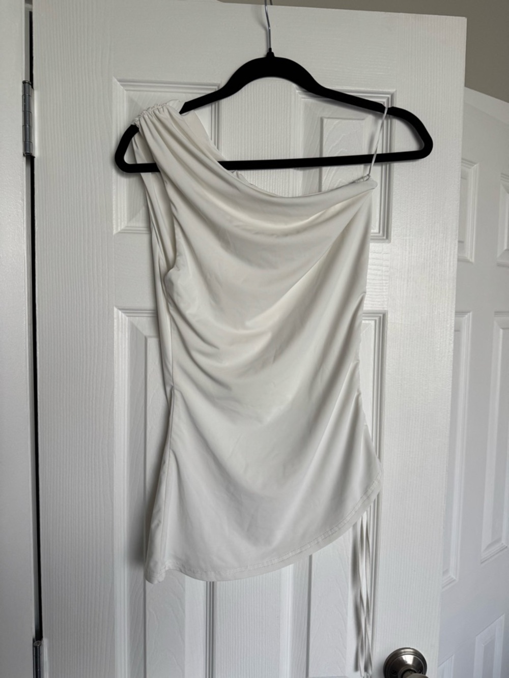 superdown Myna Asymmetrical Top in White - Picture 4 of 4